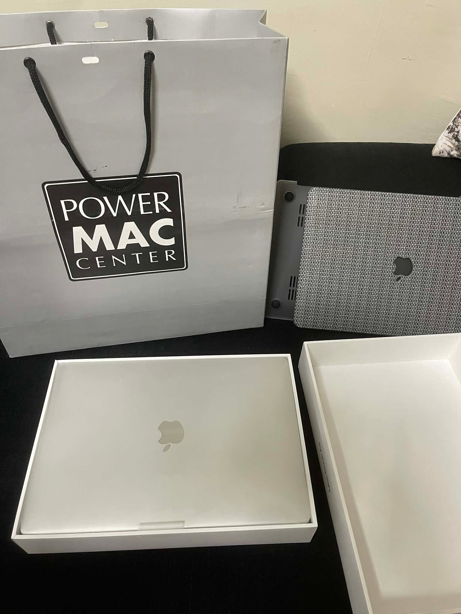 MacBook Air M3 16GB 256GB シルバー バッテリー94%