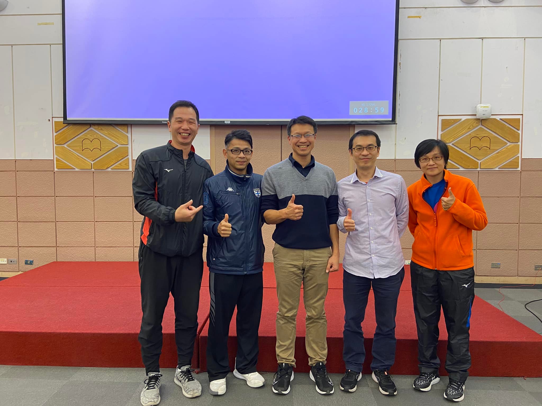 大腦闆遇上八卦導引 - 「 讀書還有工作都來不及了，哪有時間運動？」相信這是很多人的心聲吧！😭😭... | Facebook