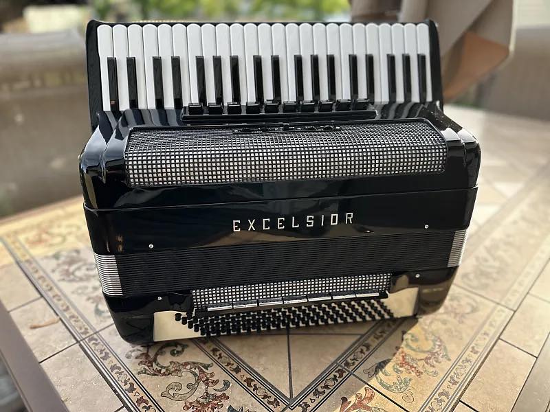 What to charge for an Excelsior Accordiana model 306?