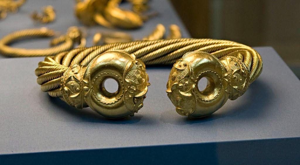 RuralHistoria - The Great Torc from Snettisham, is an impressive Iron ...