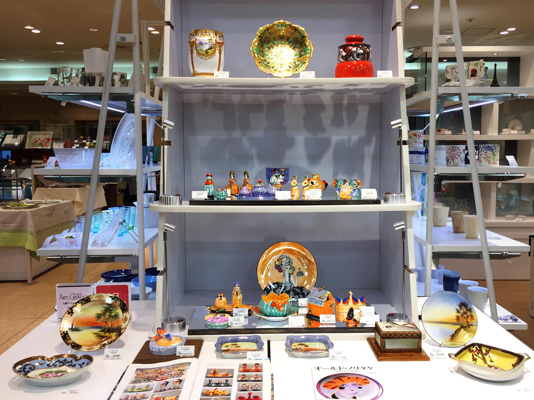 日本橋三越 本館5階 洋食器売り場にて 里帰りオールドノリタケ展始まり