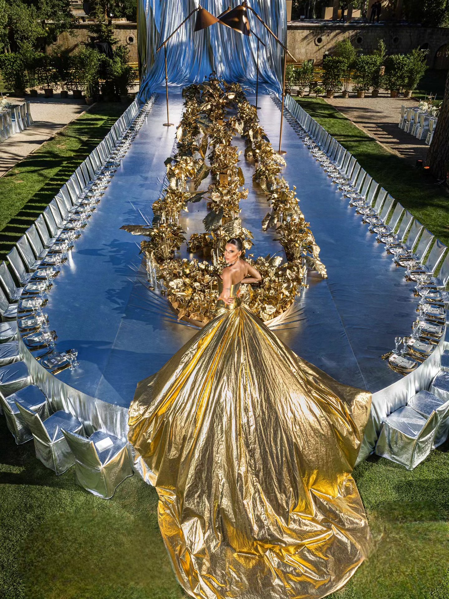 HappeningNow ✨️Gold from head to toe, and not a single rule followed !! Tonight's @krikorjabotian gown is a statement: bold, showstopping, and completely her ! Modern bridal? Redefined ✨️ More coming from
