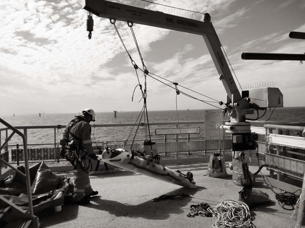 Log's getting loaded from water to ship , topside is the name of the ...