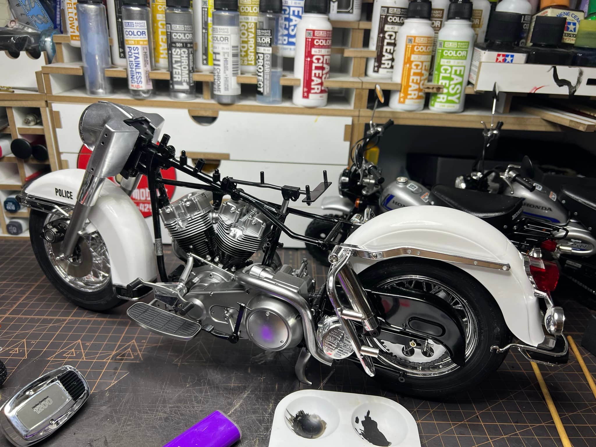 I'm building a Harley Davidson police motorcycle 1/6. 😊 BUILD BY