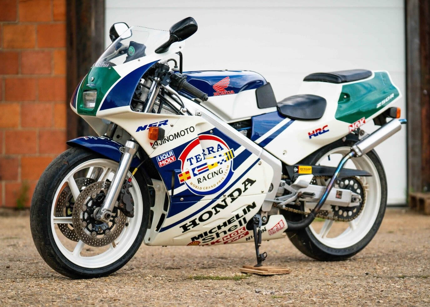 Honda NSR250 MC18. Love these Seed Racing colours and you don't