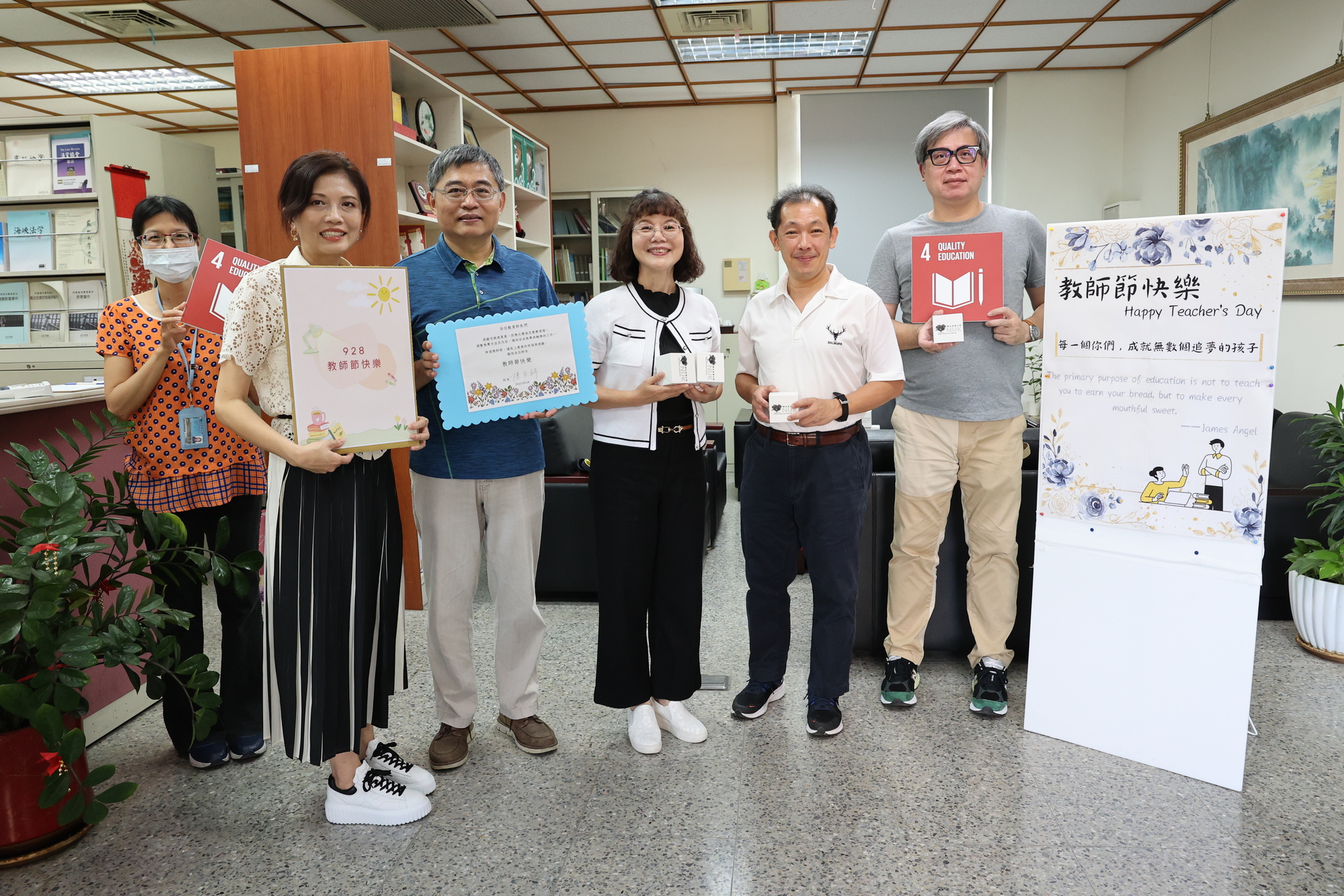致敬教學、輔導辛勞... - 國立高雄大學 National University of Kaohsiung | Facebook
