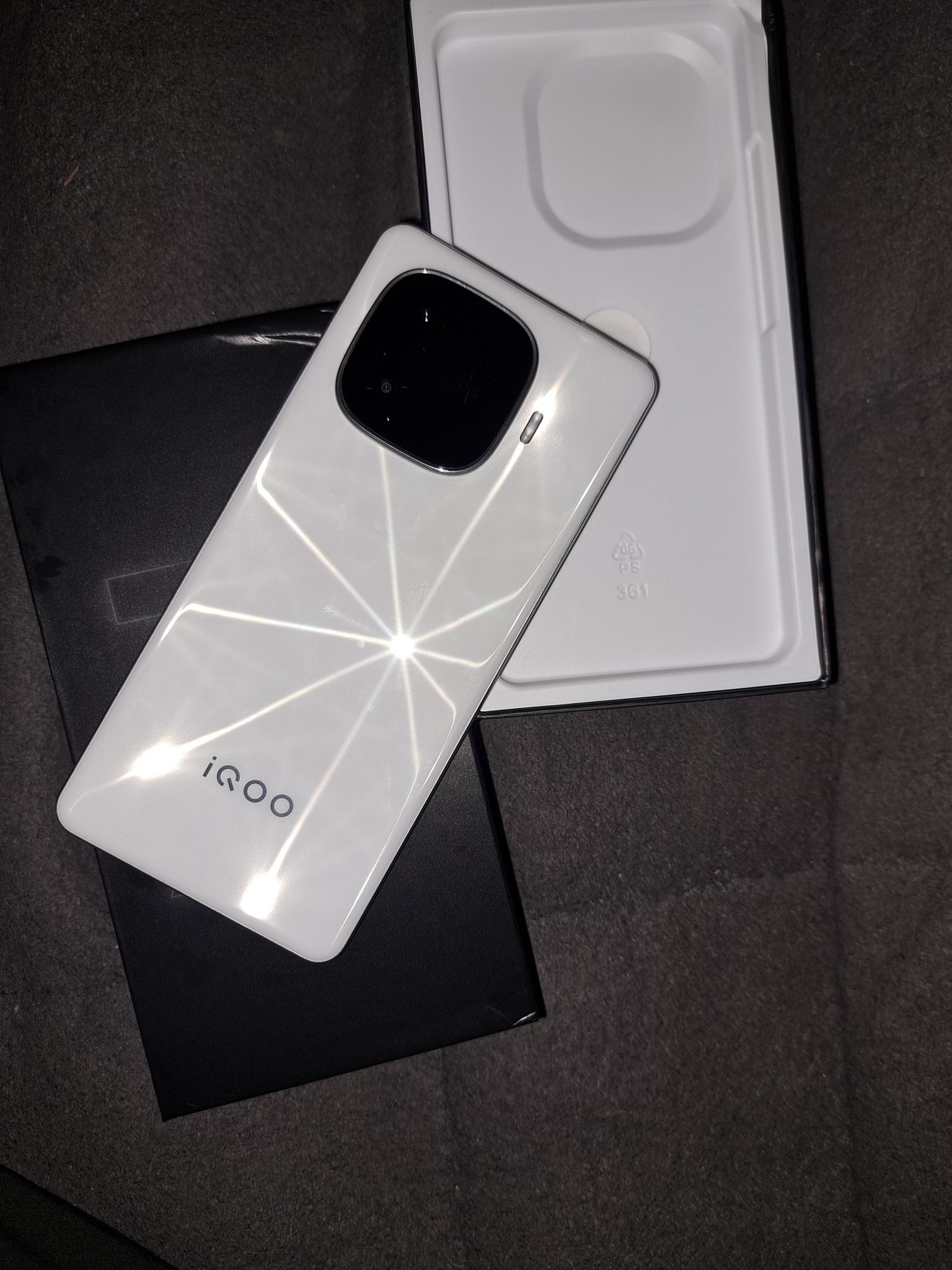 VIVO IQOO Z9 turbo endurance White 12GB 256GB Complete Original 