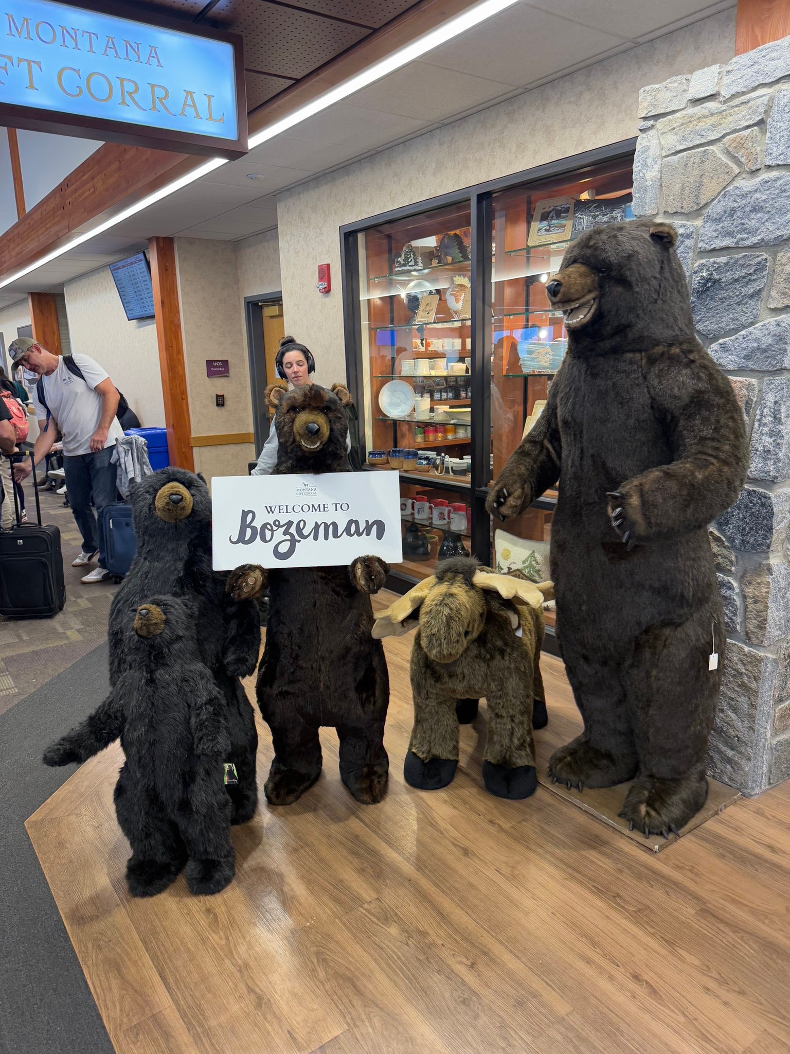 Amanda - Bozeman has the cutest airport! It’s like a cabin! | Facebook