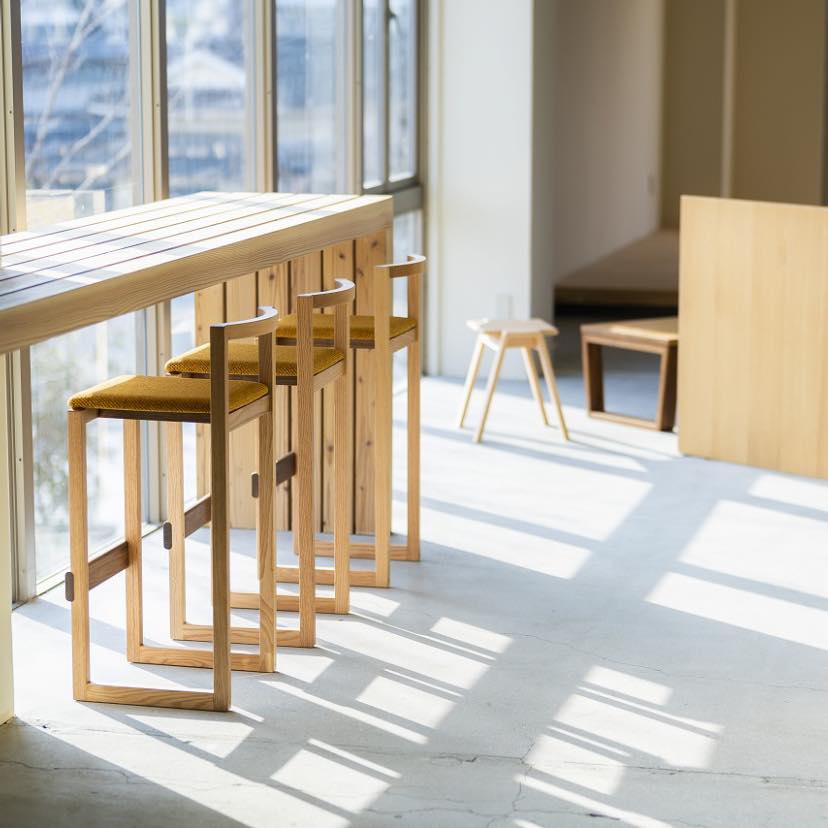 kitokiのmuku seriesのDK06.desk cabinetは、1本1本厳選された無垢材を