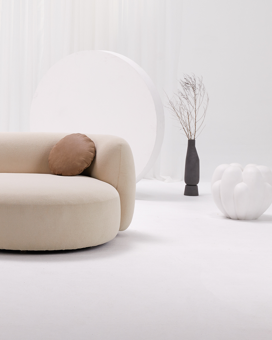 Natural elegance. Refined simplicity. Medisa sectional sofa draws inspiration from nature, bringing warmth and harmony into your home. Soft lines. Sophisticated feel. #AtlasSofas #DesignExcellence #ModernLiving #FunctionalElegance #InteriorInspo
