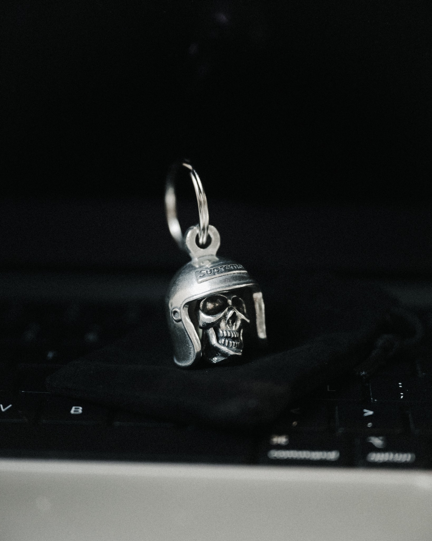 SUPREME SS25 SKULL BELL KEYCHAIN 新貨發售⚡ . 現貨資料: Colour 