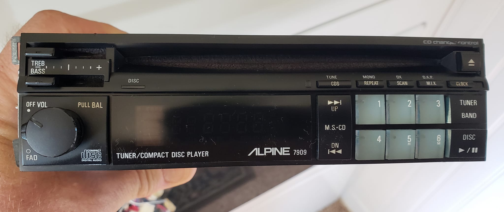 Alpine CD player not tracking or producing output