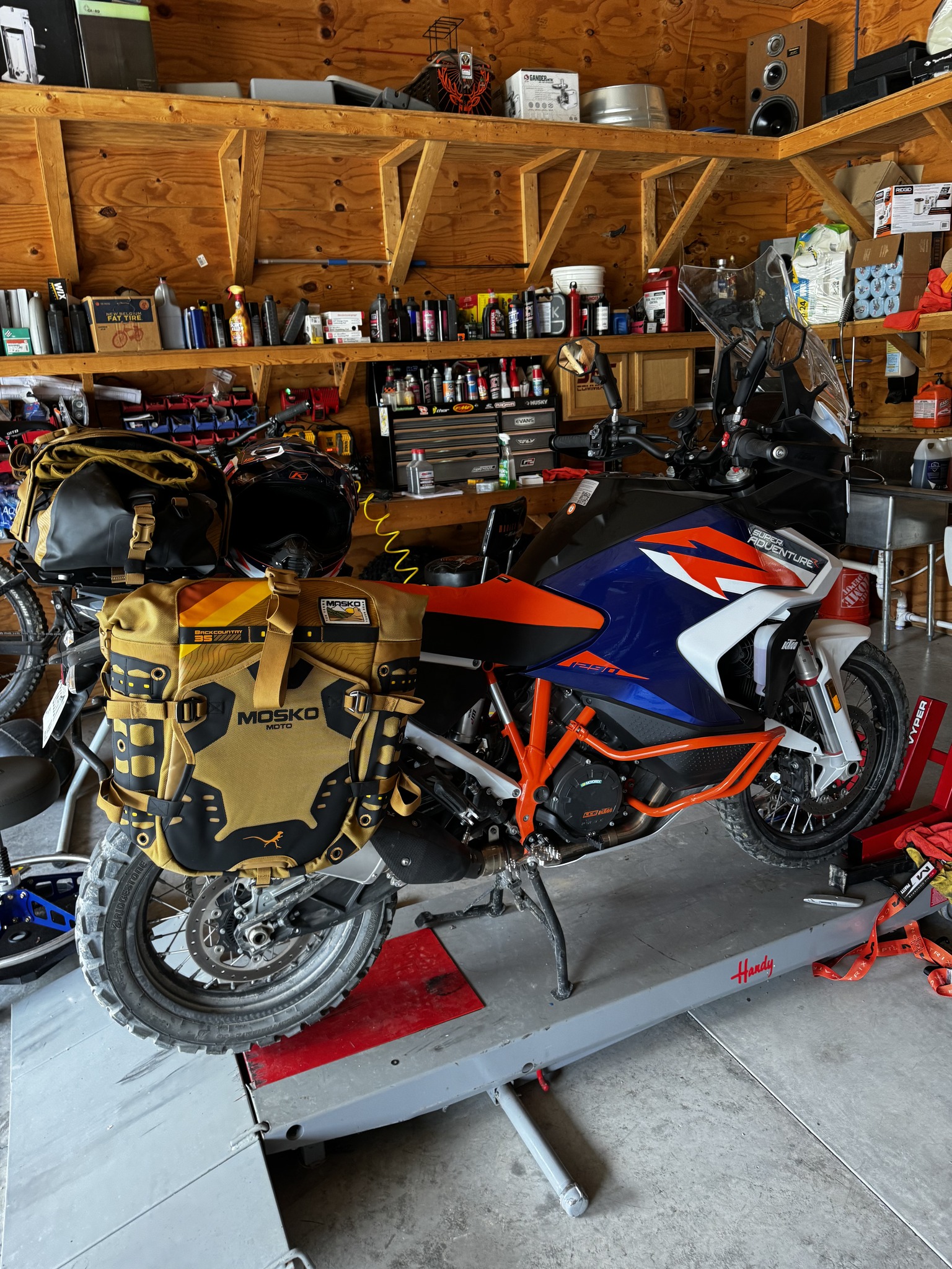 2023 Ktm 1290 Super Adventure R | Is anyone running bar risers on their ...