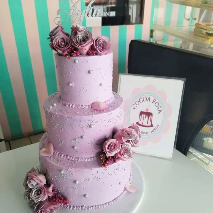 Cocoa Rosa - Pastel para XV años con topper personalizado...