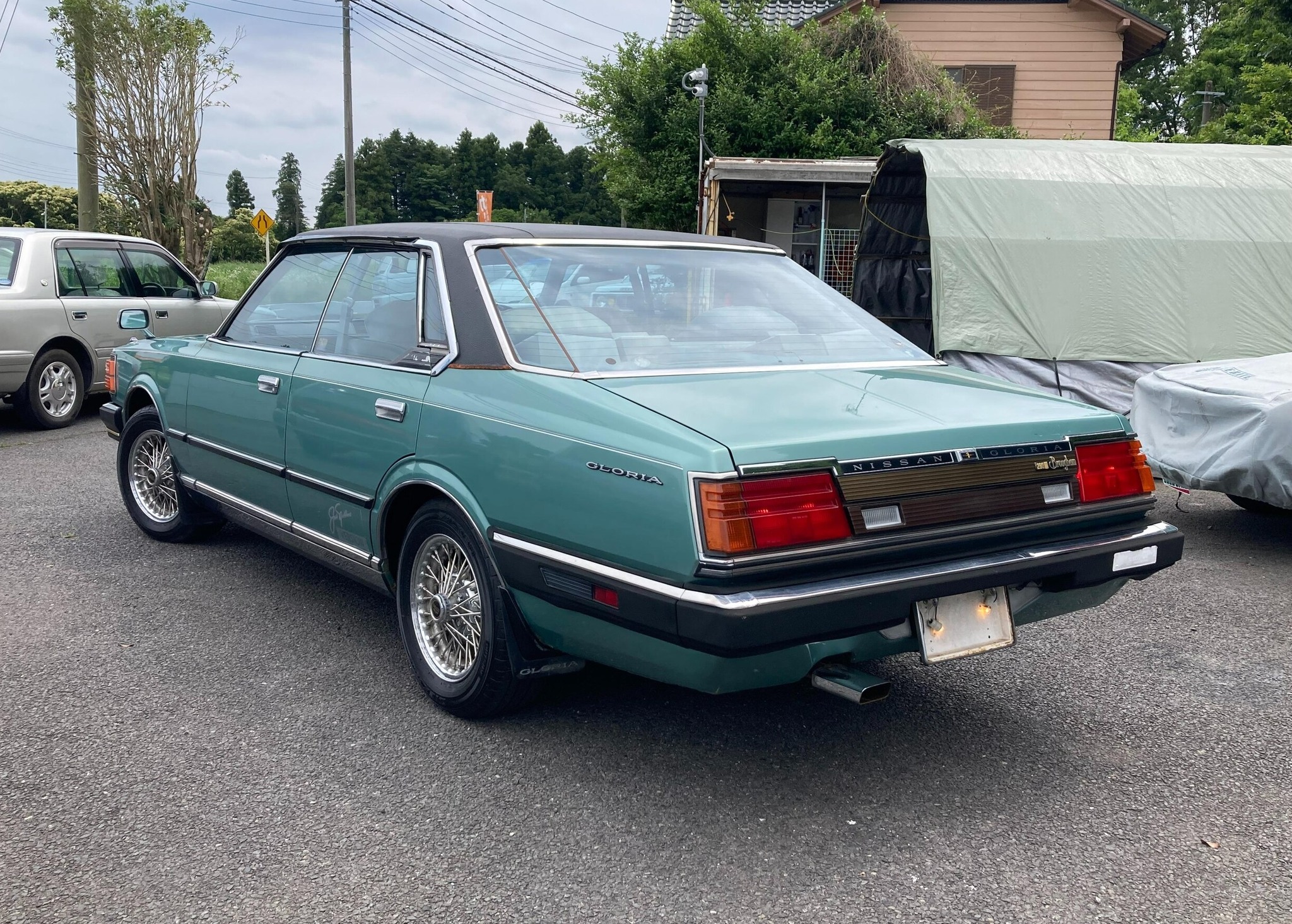 230 series Nissan Gloria. This was the first Gloria that shared a