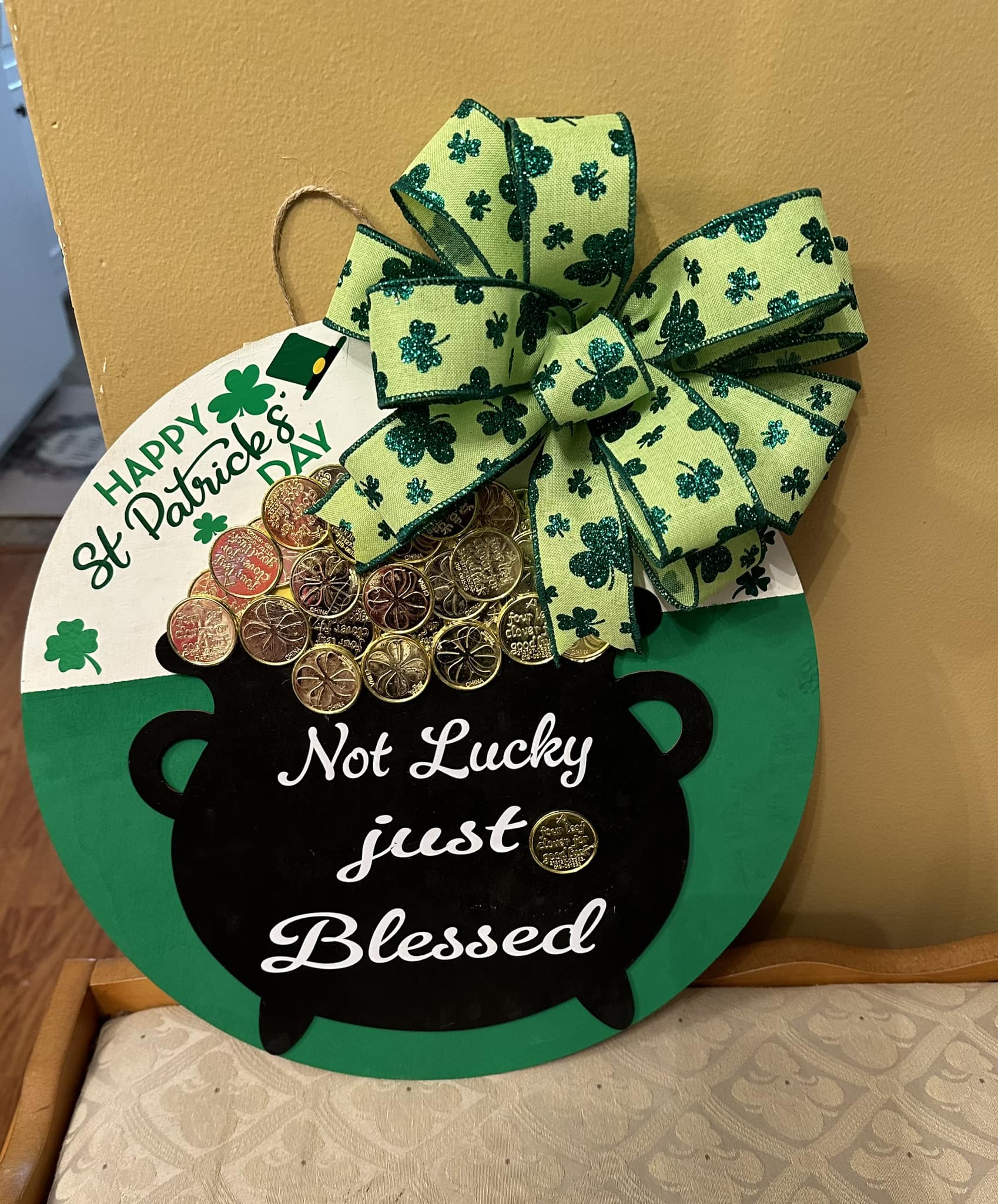 STOP IT!!! 🎯 🍀 Look how cute this pot of gold cup is!! I found  display picture 1