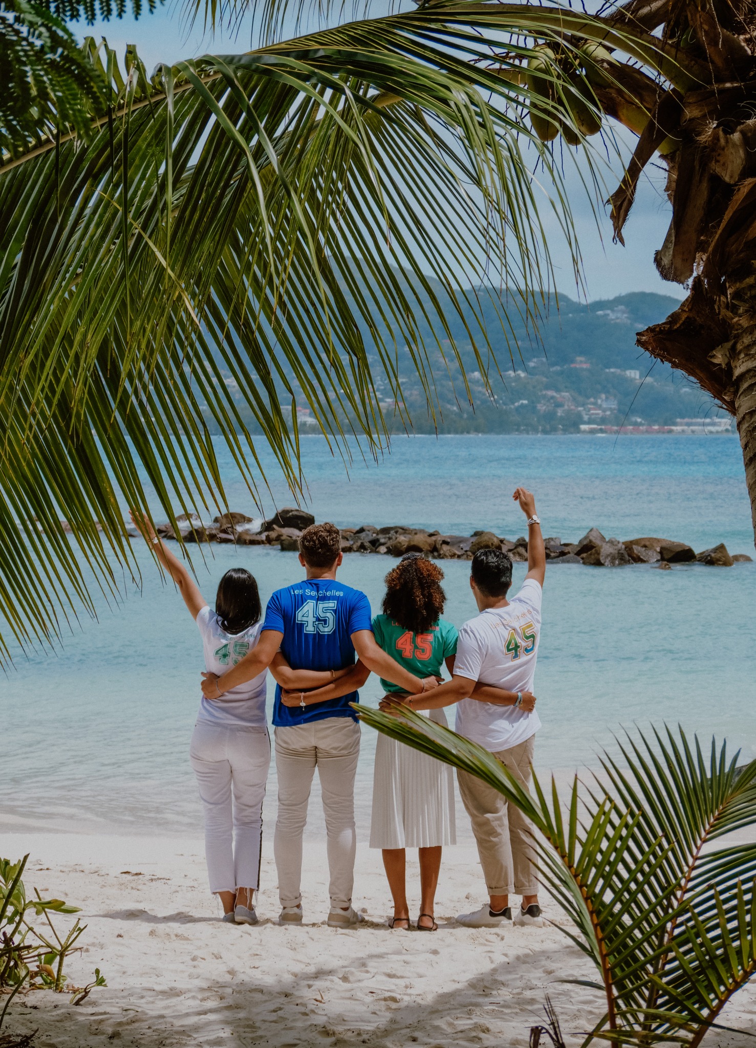 ⭐ Le 45 ou l'emblème du Club Med ⭐ Mais connaissez-vous l'histoire de ce nombre ? En 1995, Le Club Med célèbre son 45e anniversaire et crée un t-shirt commémoratif avec le