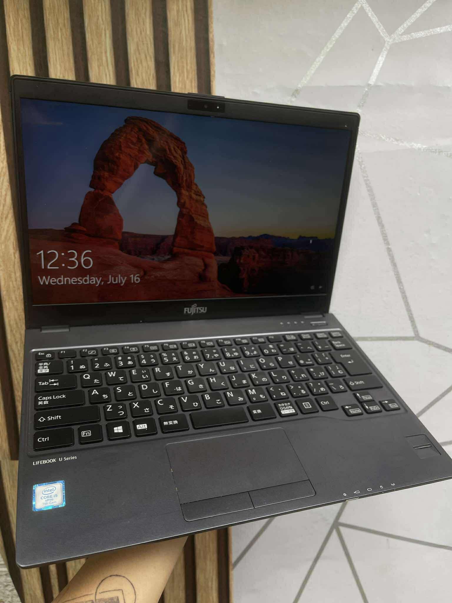LIFEBOOK U i5-7300U/8GB/256GB SSD Windowsノート本体 LIFEBOOK U i5