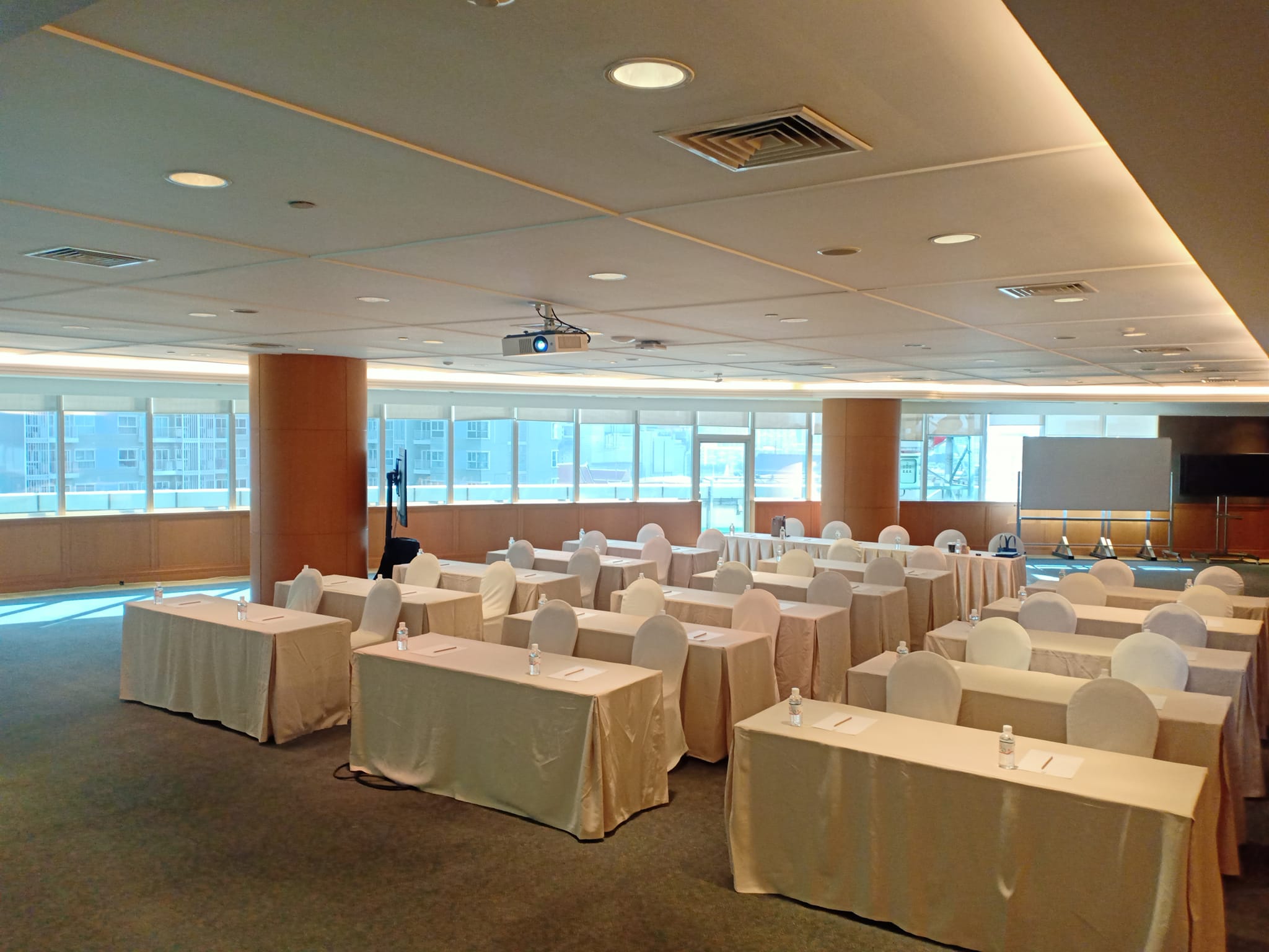 🎙ห้องประชุ... - ห้องประชุมสัมมนาให้เช่า อาคารไทยซัมมิททาวเวอร์