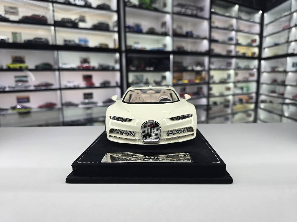 KTH09 Bugatti Chiron Supersport (Italian Red & Nocturne Black) 1/64