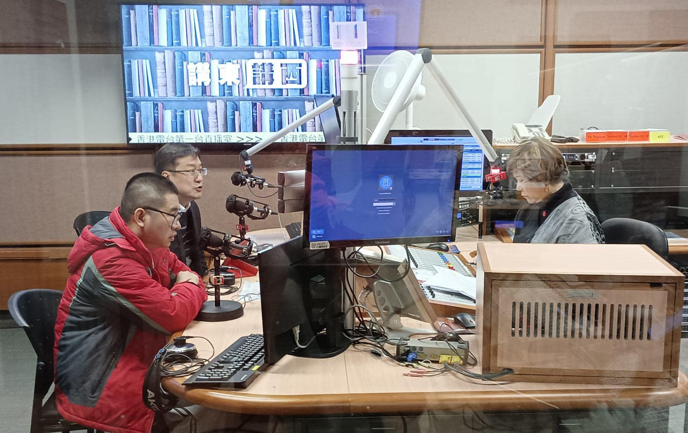 馮天樂博士 - Podcast One: 講東講西- 東方與西方(文潔華、陳澤銘、馮天樂)... | Facebook