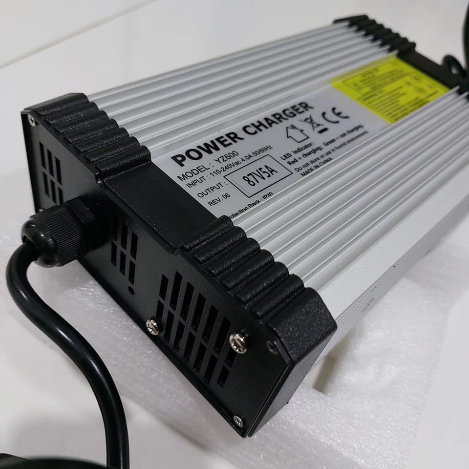 Battery Charge Universal 3.7V Rechargeable Li-ion Battery Smart Charger