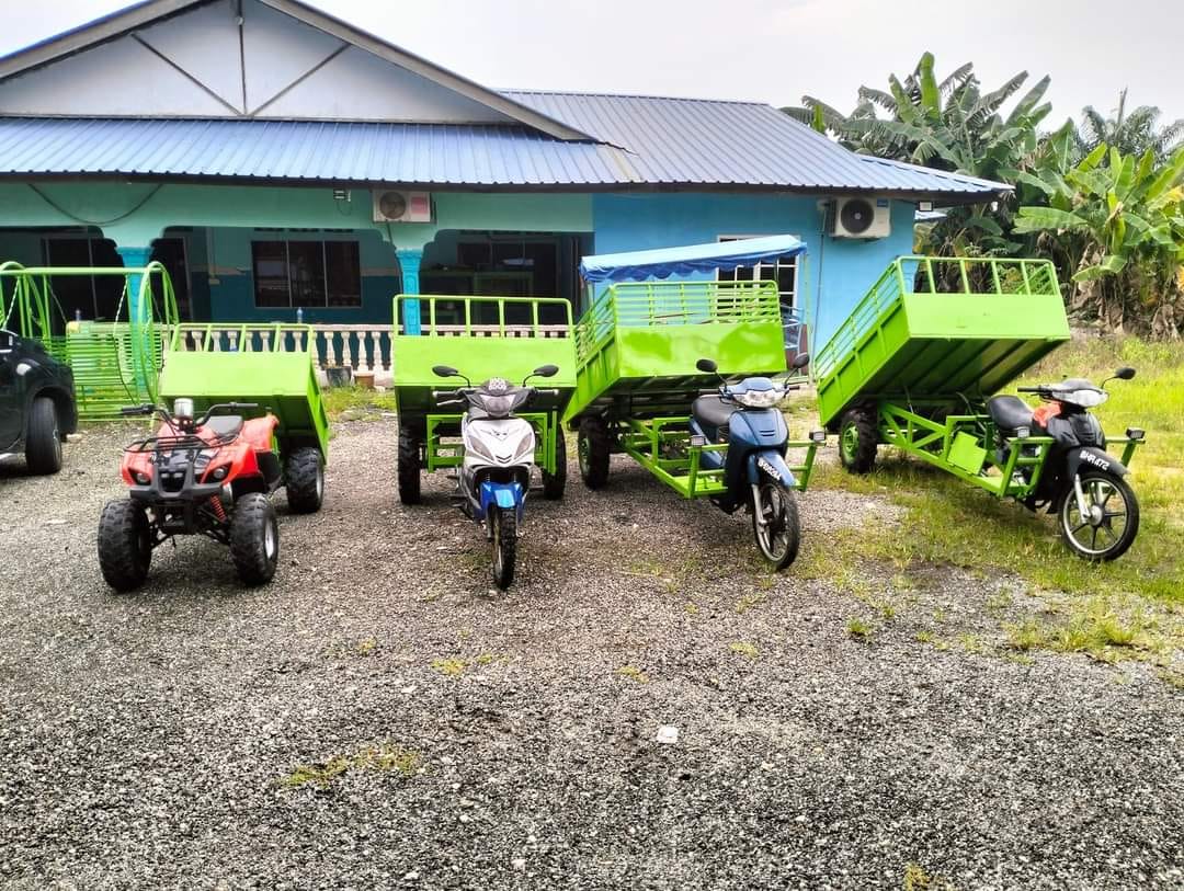 Motor Roda Tiga Truck And Transport Service