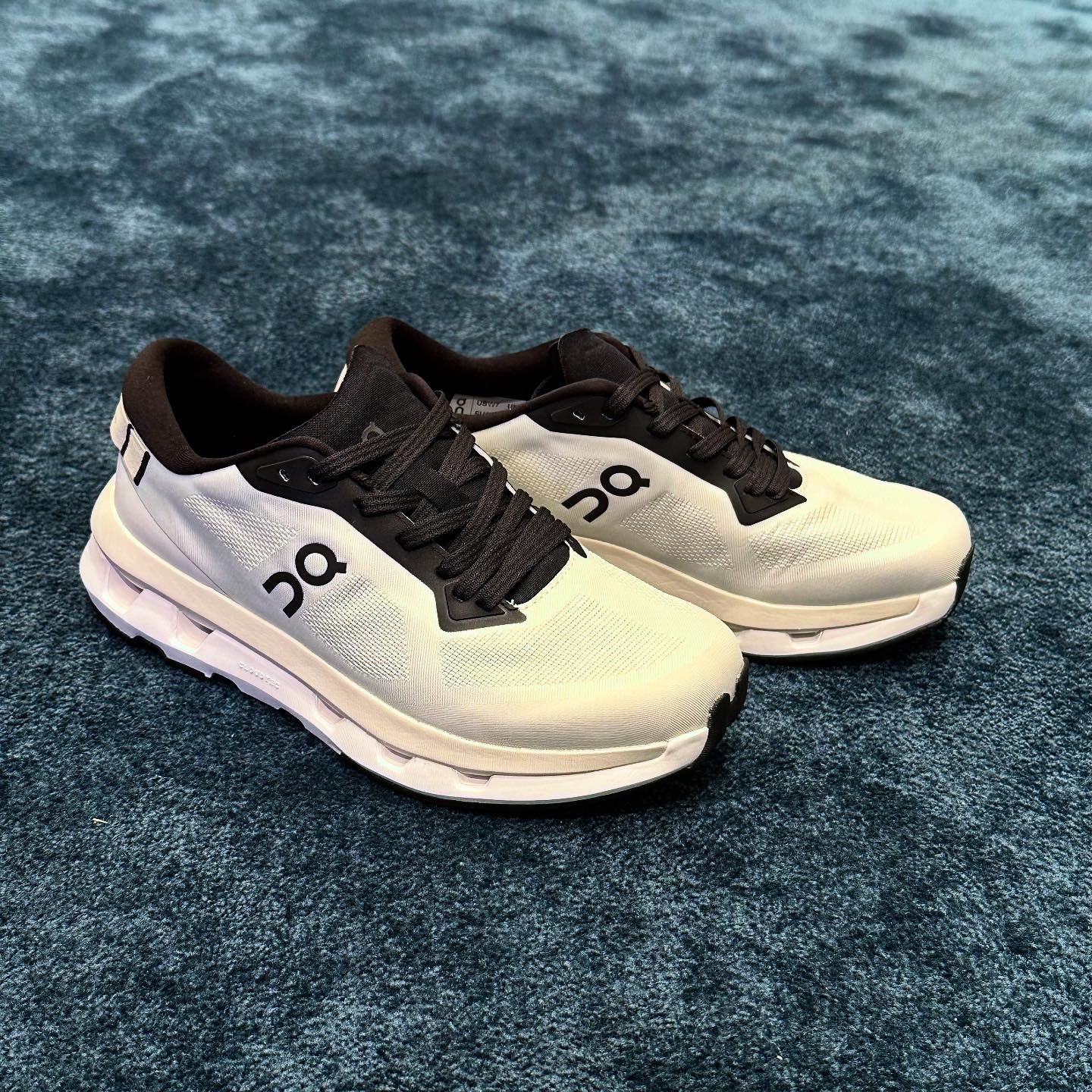 Now on sale @on.japan Cloud zone White / white size : 26.0-28.5cm 