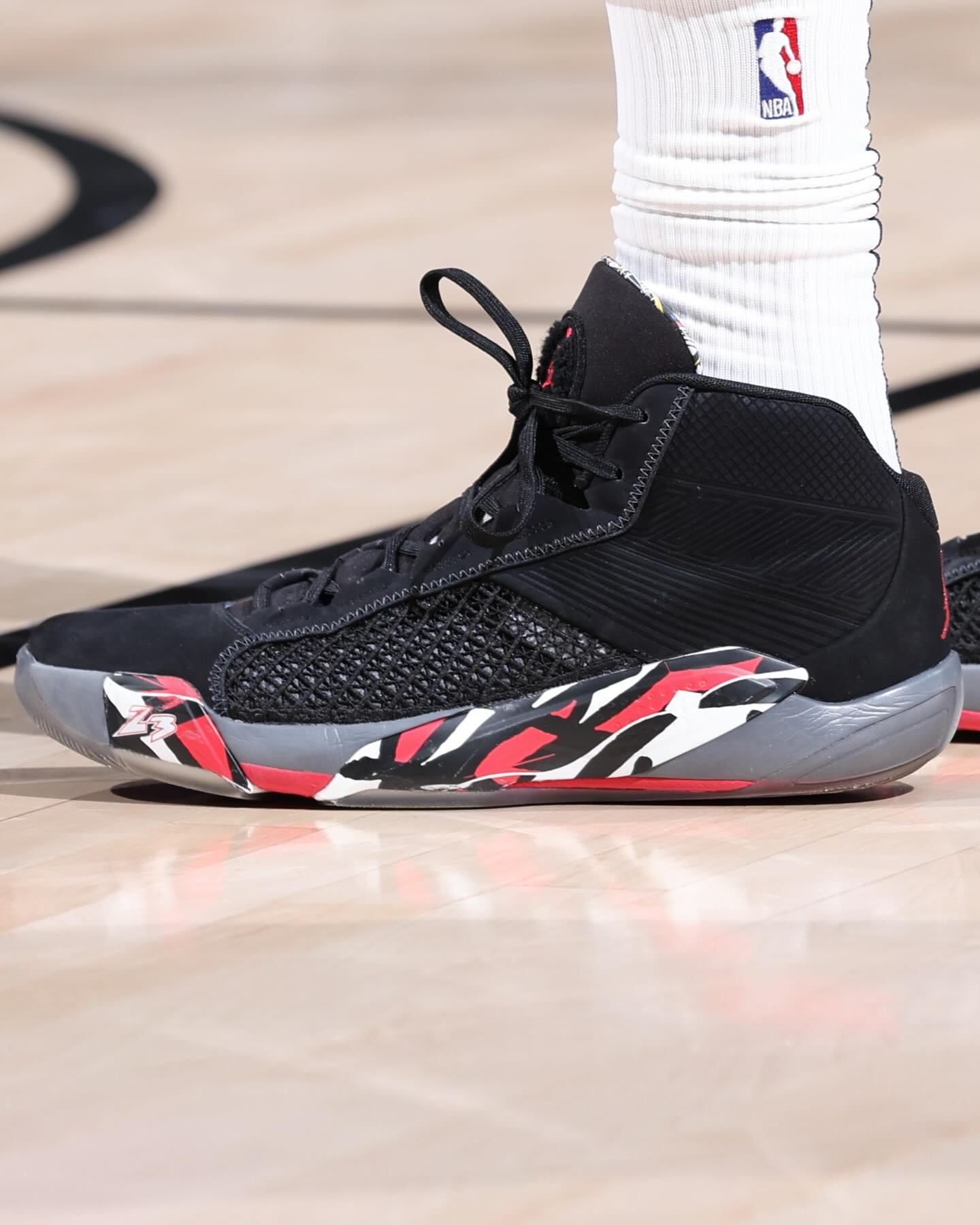 1ngram4 debuted a “Playoff” AJ8-inspired Air Jordan 38 Low against 