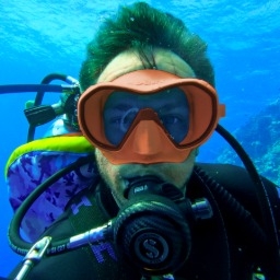 Divers in Malpelo know to stay together and let the dive unfold ...