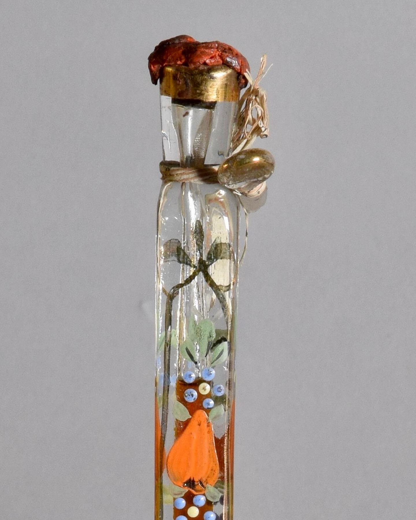 200 year old perfume 💐 This beautiful glass perfume bottle