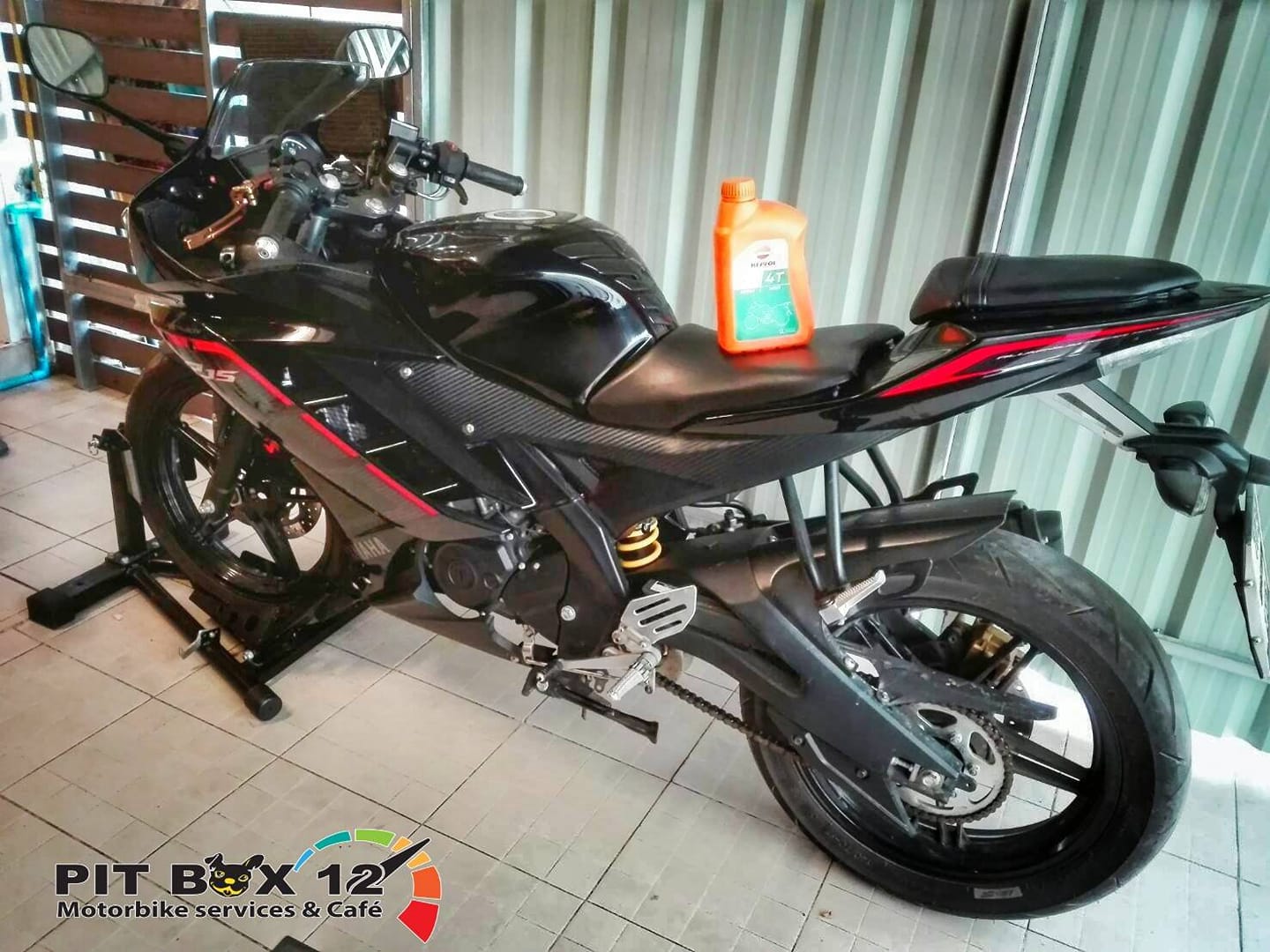 PIT BOX 12 - 💥Yamaha R15 - เปลี่ยนถ่ายน้ำมันเครื่อง Repsol... | Facebook