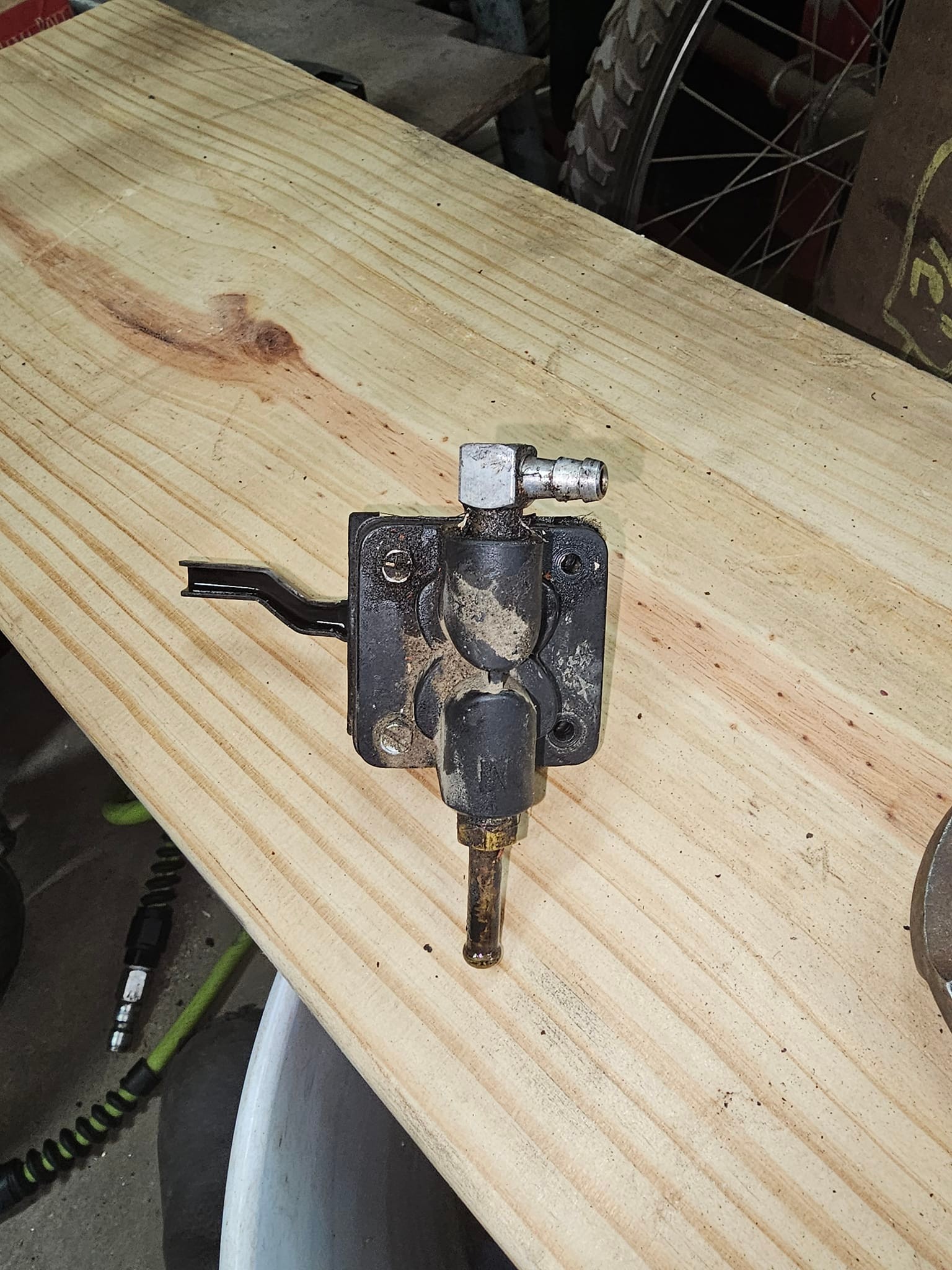 What's the difference between Kohler 229051 and 229051-S fuel pumps?
