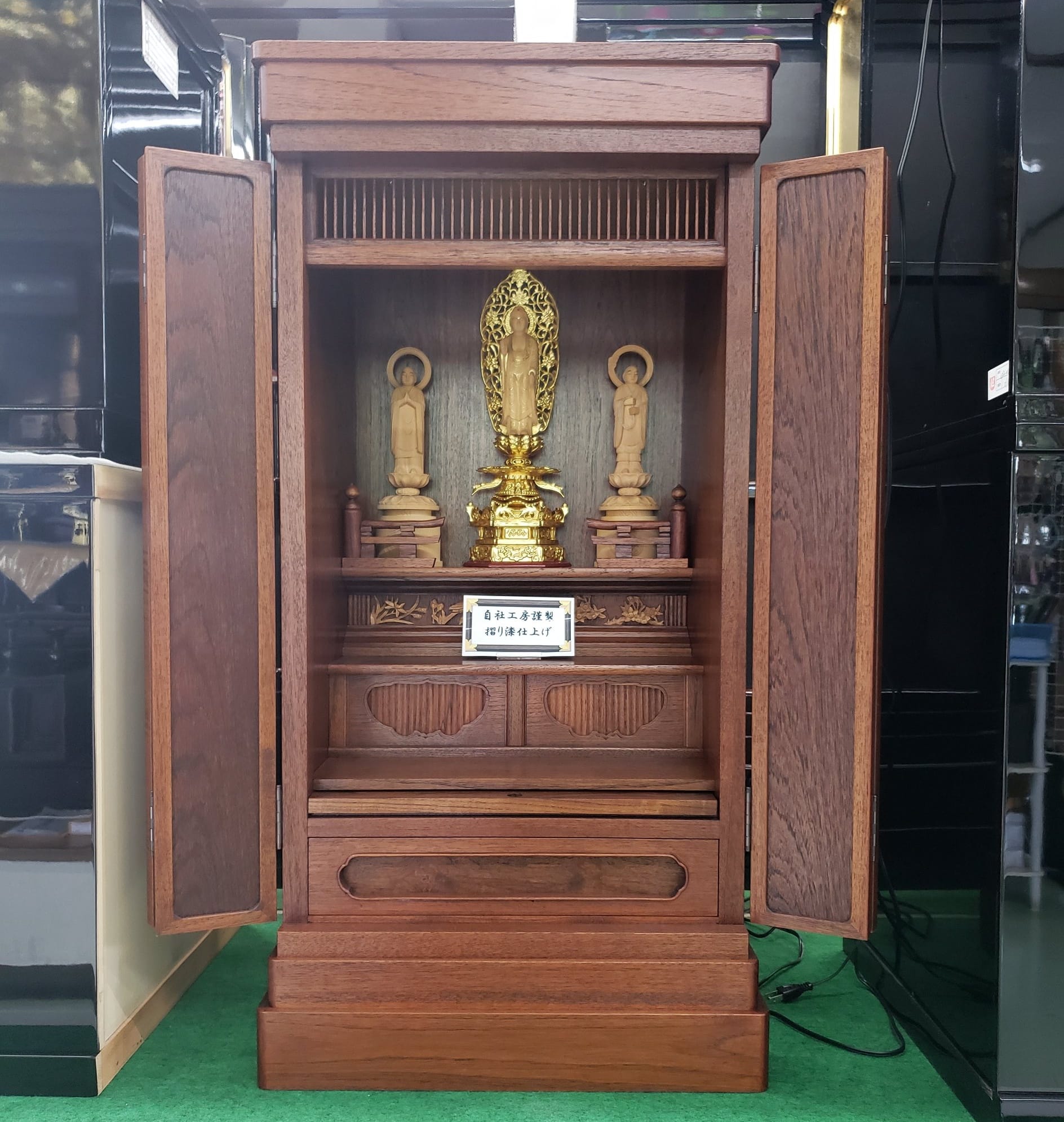 仏壇 漆 美品 （株）おがた佛具店 - 高級材チークの無垢材を使用した 
