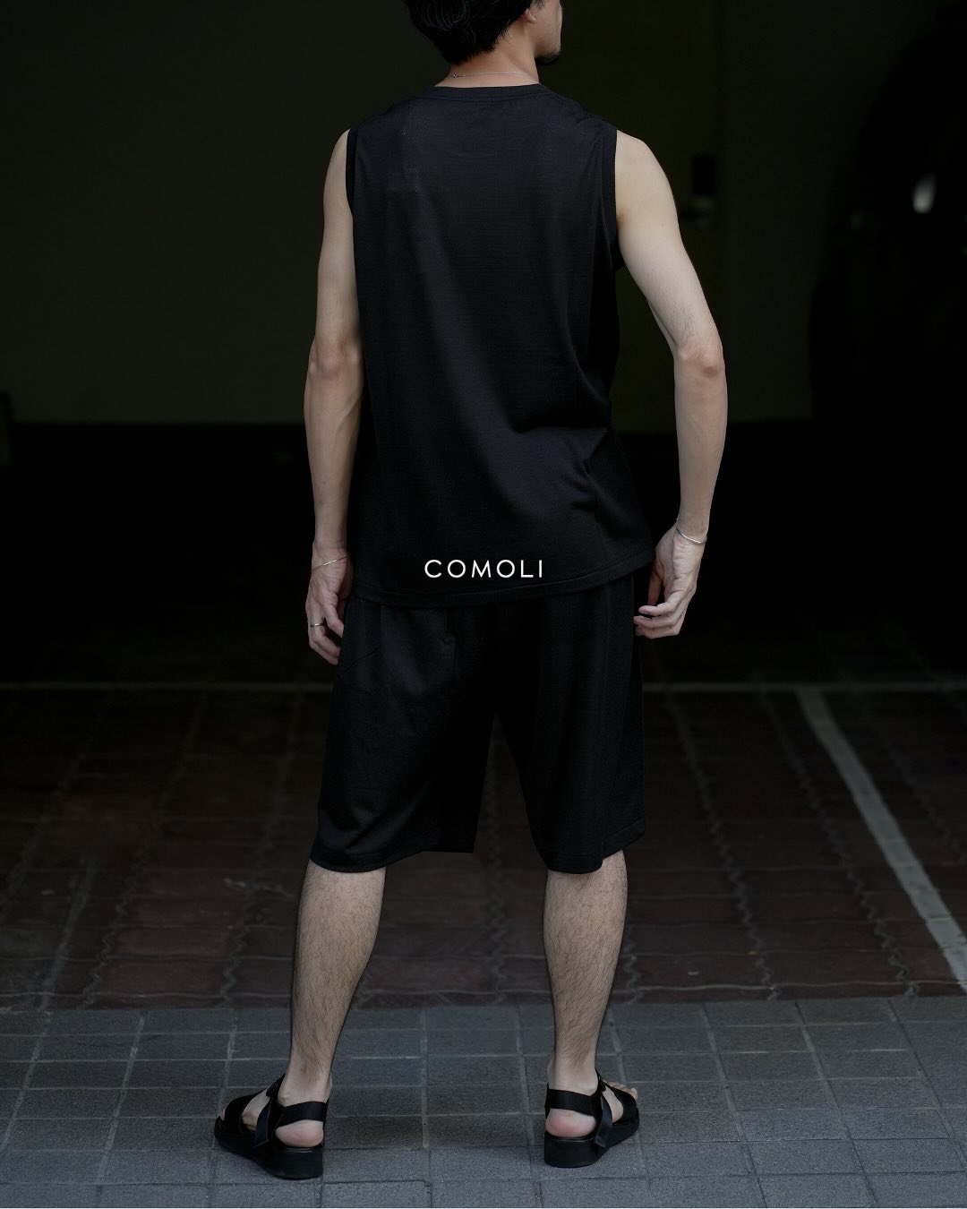 COMOLI “ウールメッシュ ノースリーブ” color：CHARCOAL size：2,3,4