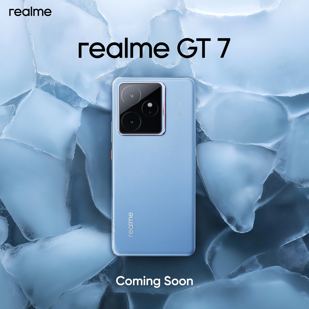 realme GT 7 in the IceSense Blue color.