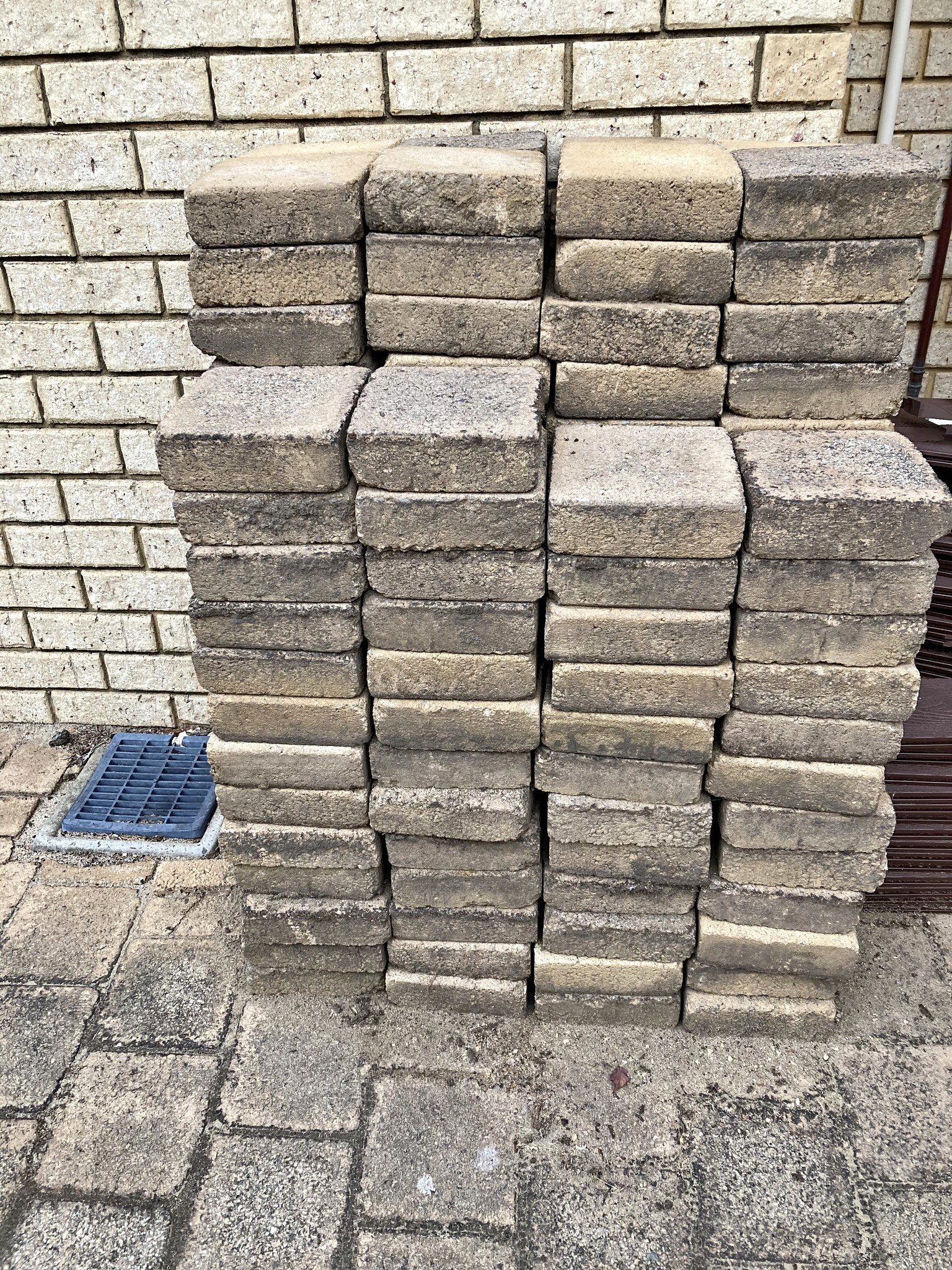 7.5m²m2 of pavers. Paving Bricks. Delivery Extra. Feel free to inspect ...