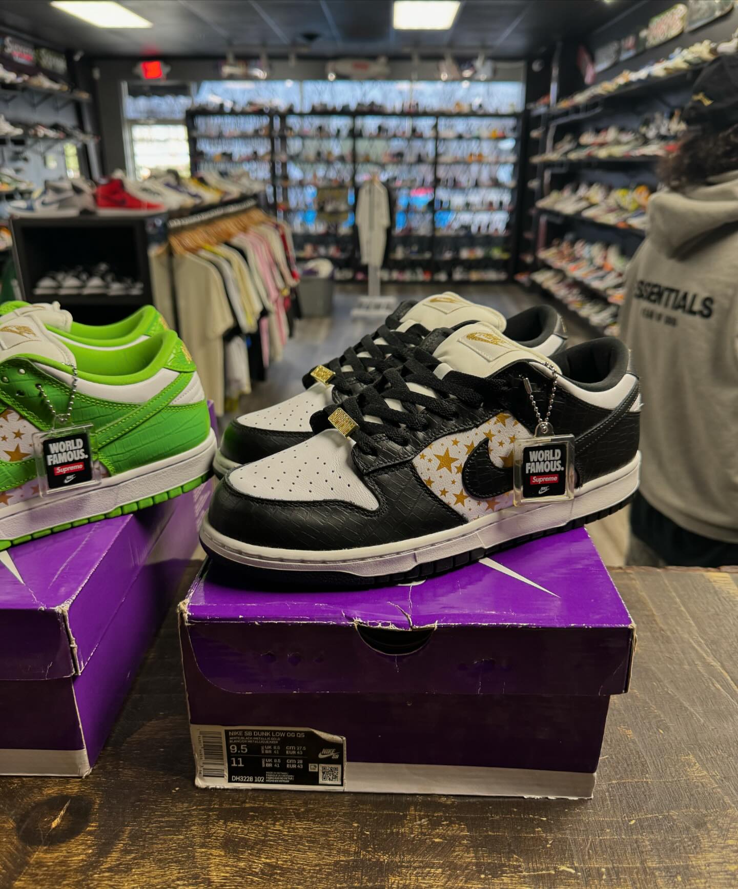 Nike SB dunk Low “Supreme Stars Mean Green” ?? Size 9.5, OG All 