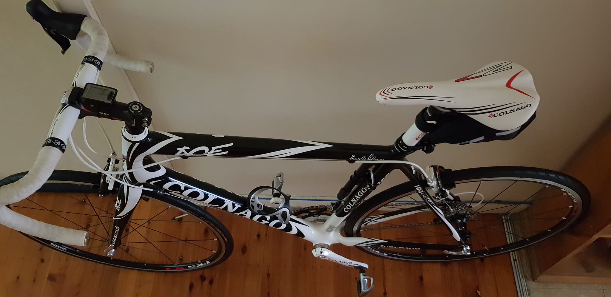 What are the torque requirements for a carbon Colnago Ace?