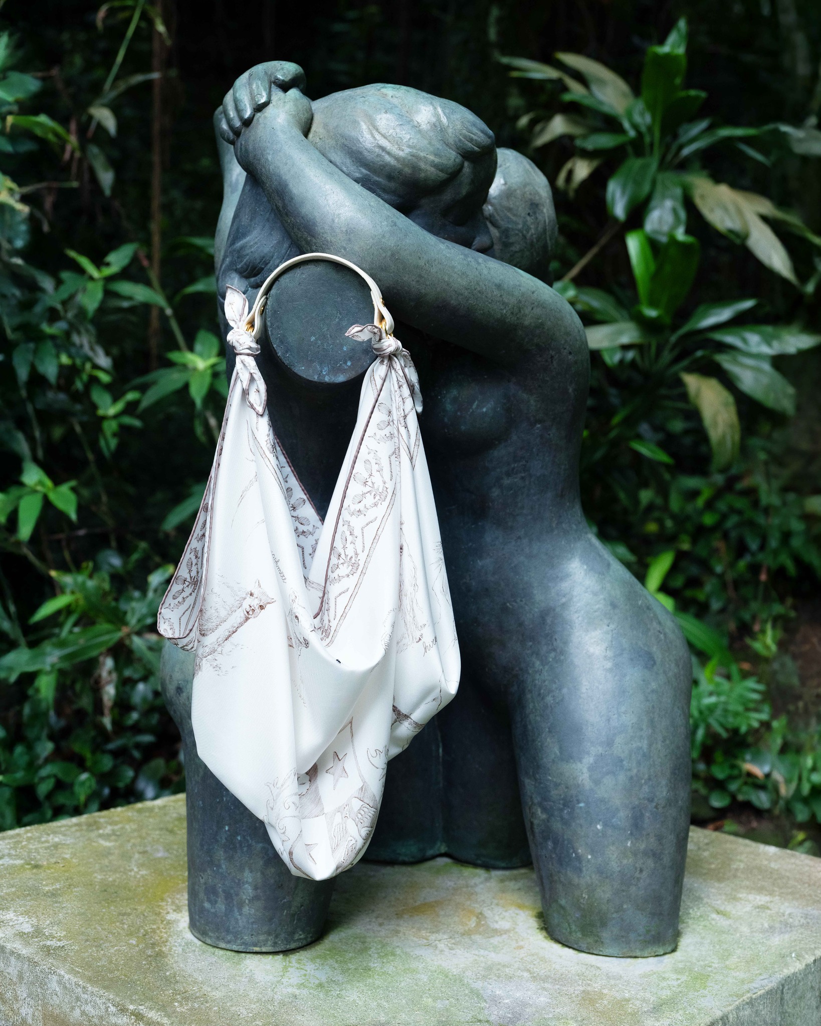 SCULPTOR / Fluffy Slouchy Satin Bag Fluffy Slouchy Satin Bag (Pink 