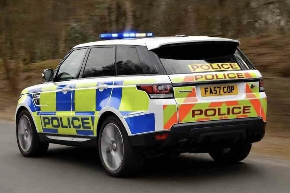 New police Ranger Rover... - Benjamin Pearson 