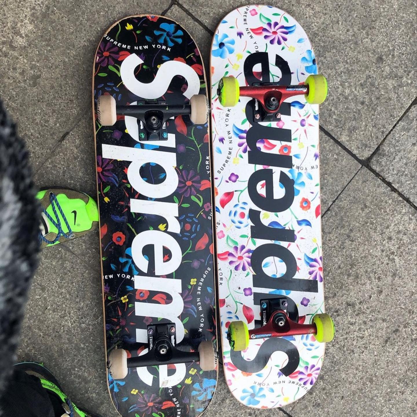 Supreme Airbrushed Floral Skateboard SS19 開季花花滑板🛹 出黑白一