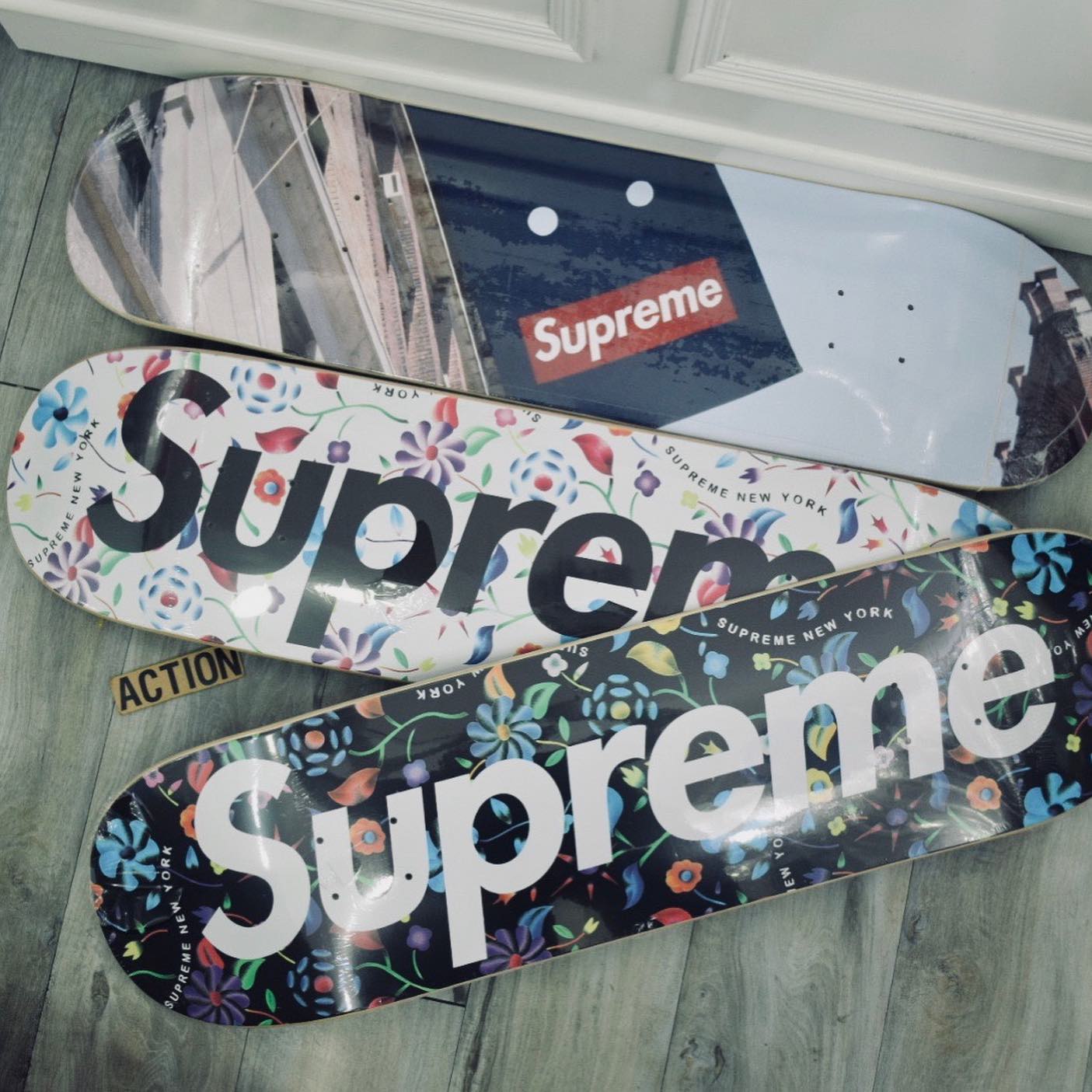 Supreme Airbrushed Floral Skateboard SS19 開季花花滑板🛹 出黑白一