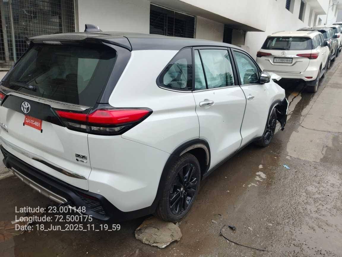 TOYOTA INNOVA HYCROSS HYCROSS ZX* MODEL 2025 FUEL PETROL HYBRID