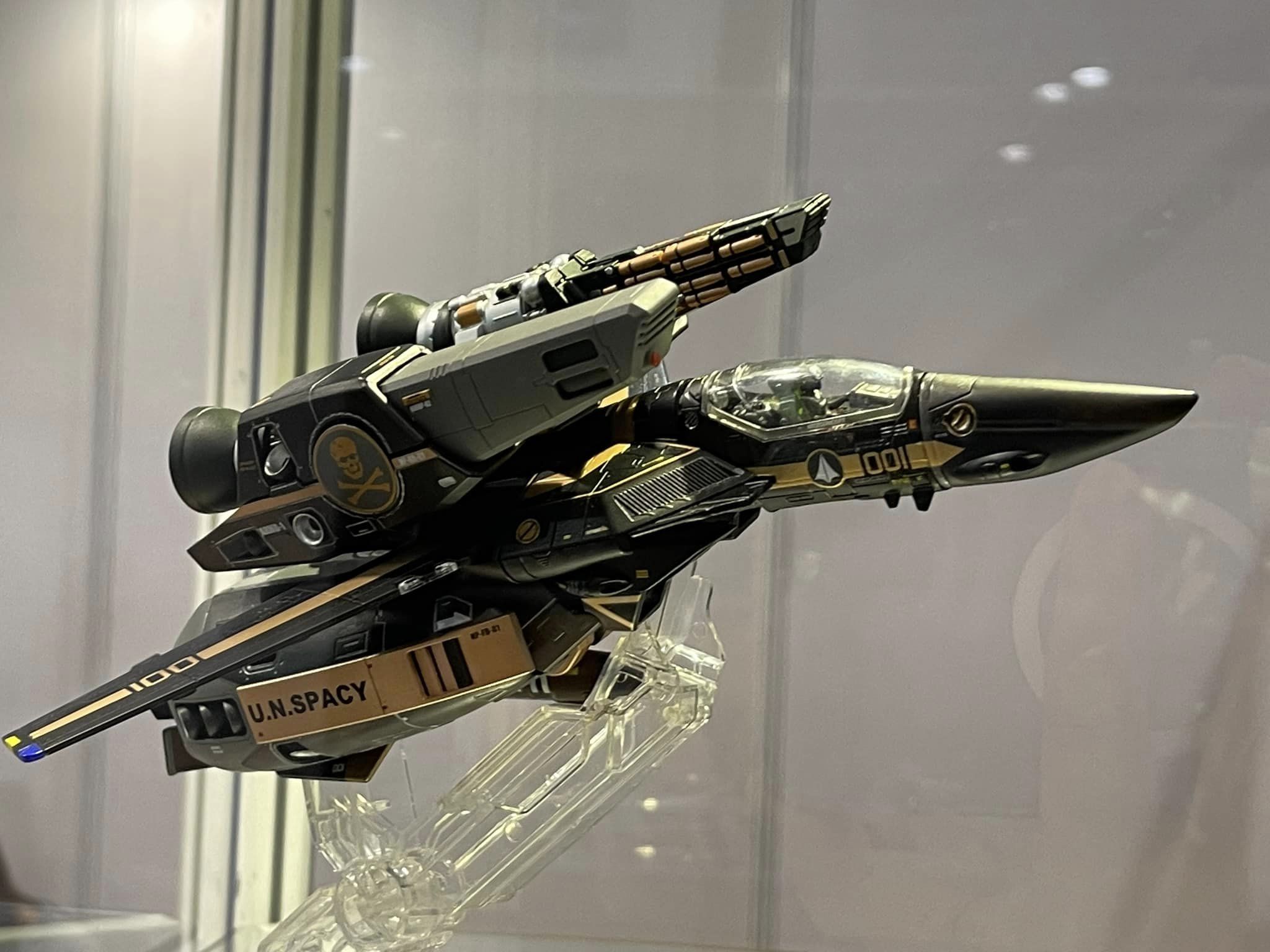 Robotech: The Macross Saga 1/72 VF-1S Dark Gold Variant From