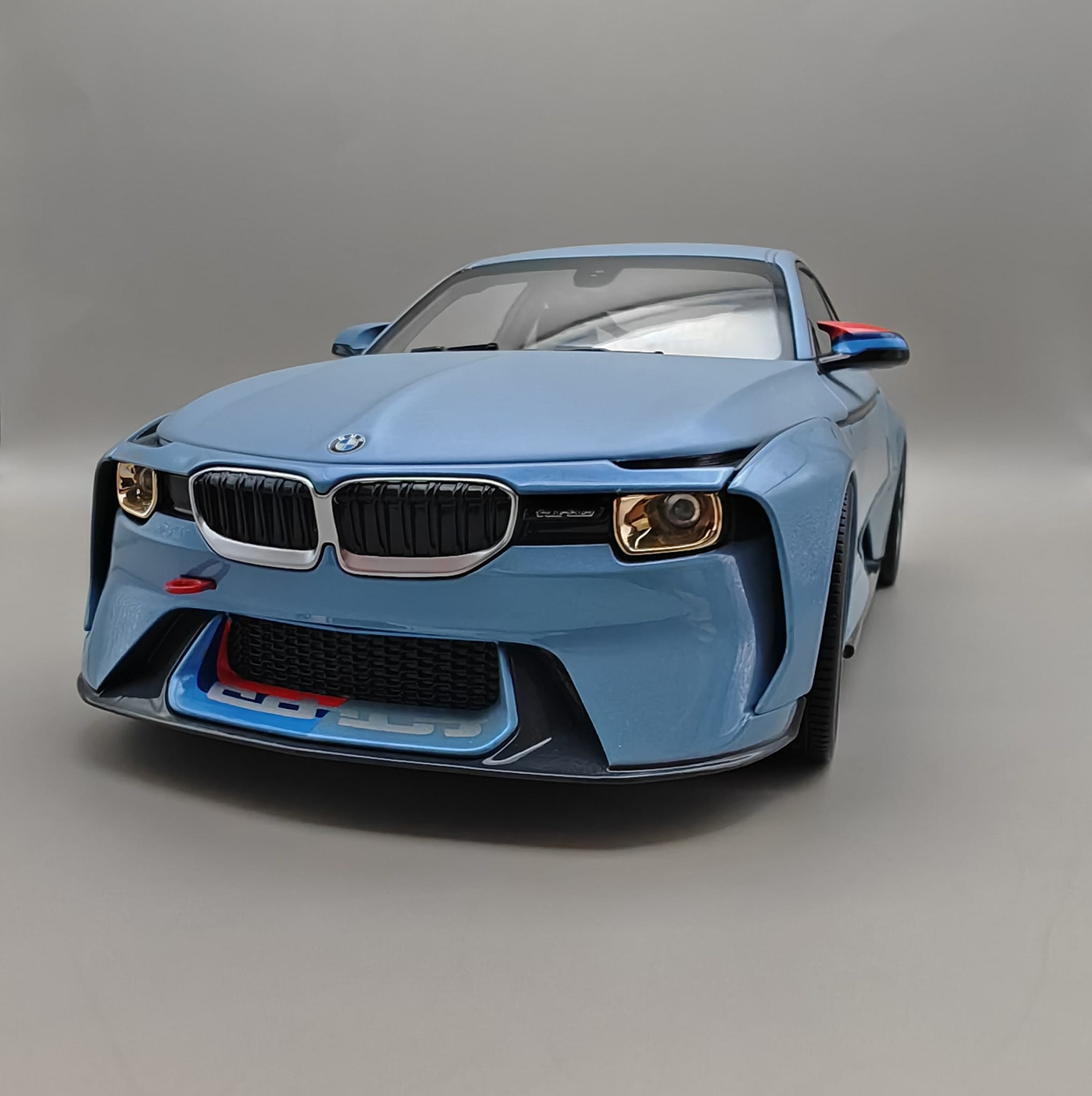 BMW 2002 Baur Cabrio (Dealer Edition) AUTOart 1:18