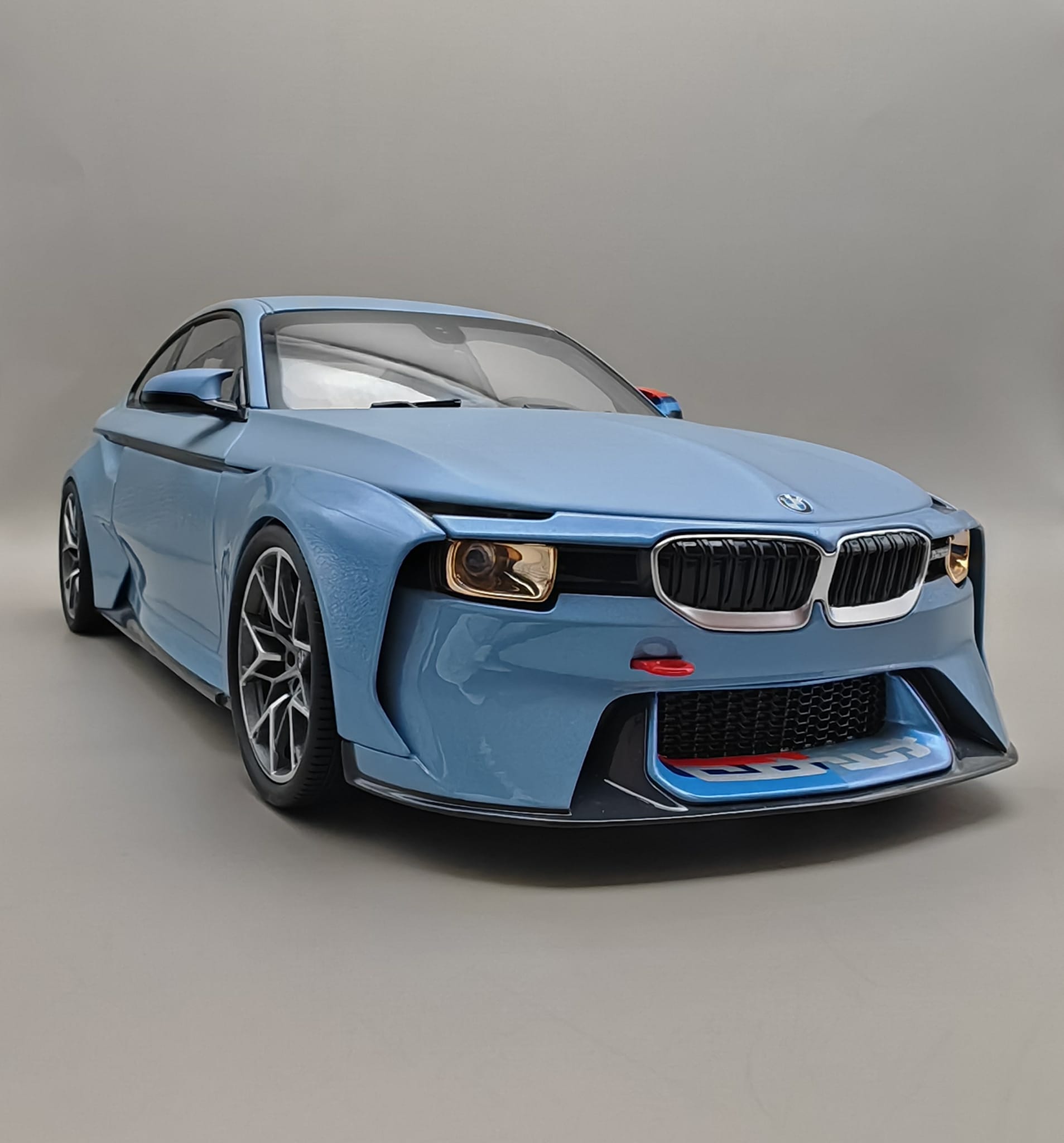 BMW 2002 Baur Cabrio (Dealer Edition) AUTOart 1:18