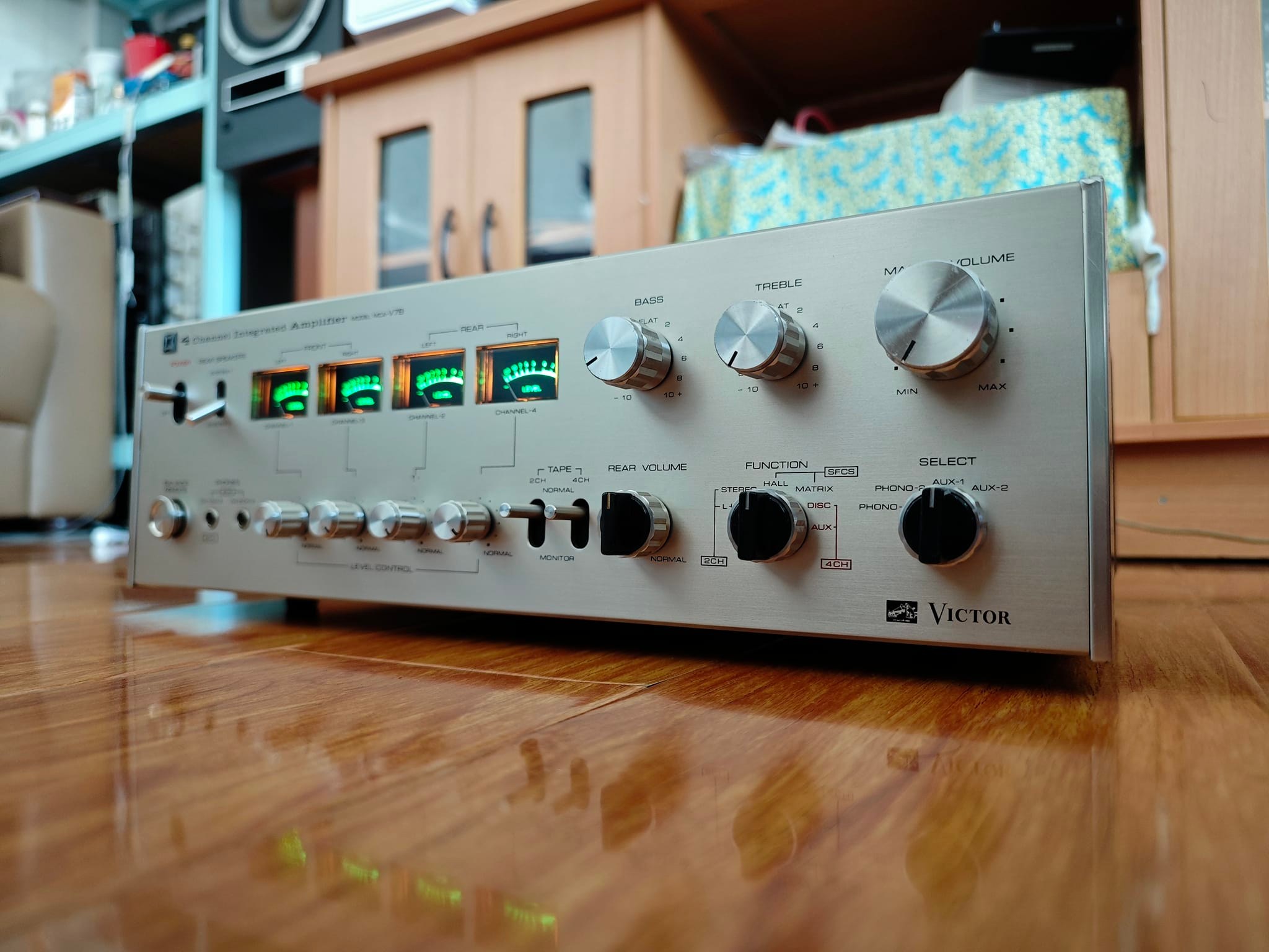 アンプ Victor 4 Channel Integrated Amplifier Victor MCA-V7B 4 Channel Integrated Amplifier 1970 model year