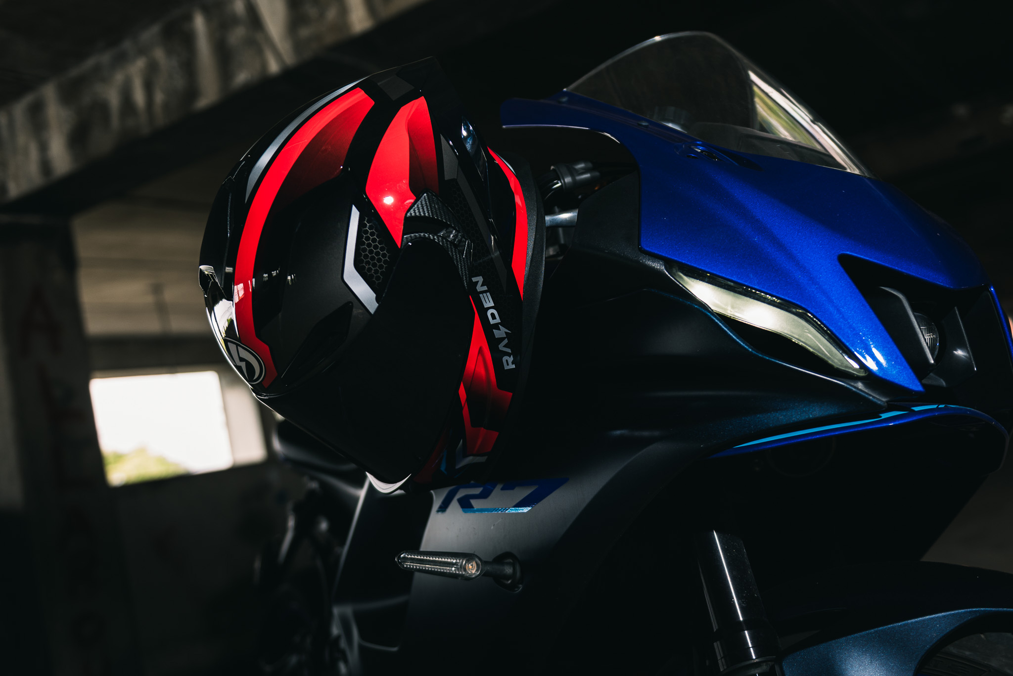 Raiden Helmets - Aswsome 😎 RAIDEN รุ่น STR ลาย HYPER RED... | Facebook