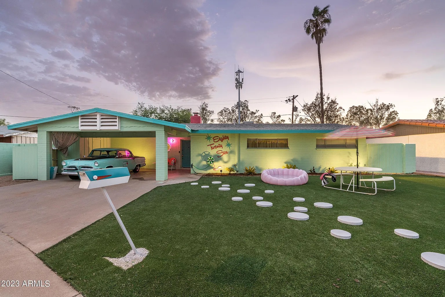 🏠 8026 N 10th Street, Phoenix, Arizona 85020 🏠 c.1957 • 1,788